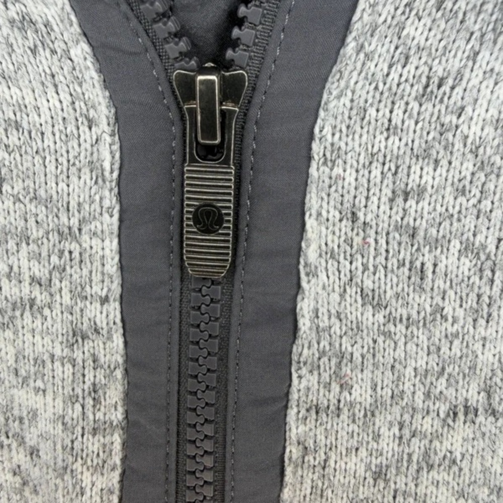 lululemon athletica Men's Light Gray Half-Zip Hooded Pullover - Picture 2 of 5